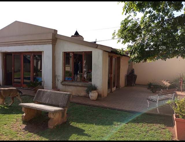 4 BEDROOM HOUSE FOR SALE IN ROWHILL